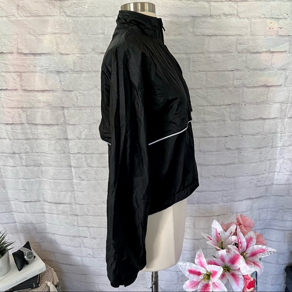 New Balance Windbreaker - Picture 11 of 16